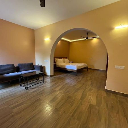 Hotel Rococco Ashvem à Mandrem Extérieur photo