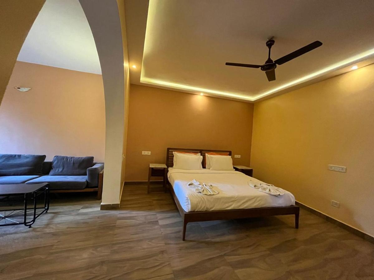 Hotel Rococco Ashvem à Mandrem Extérieur photo